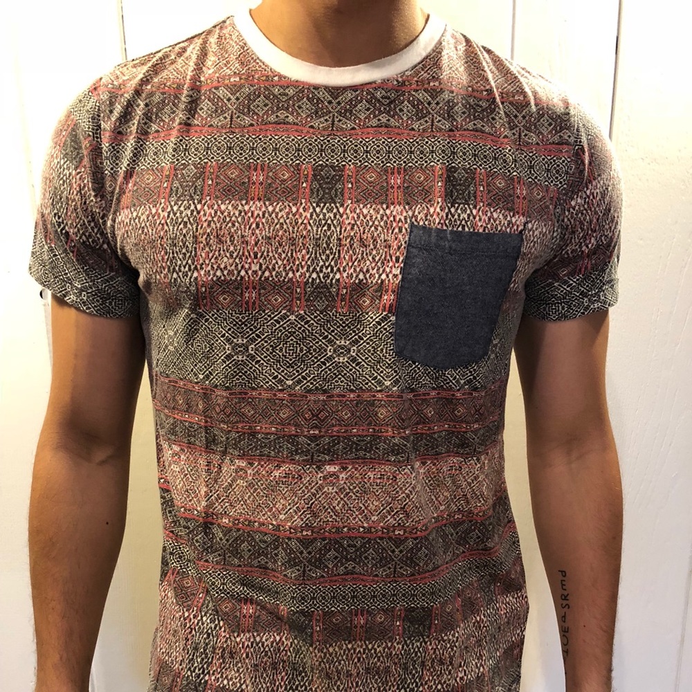 Men’s size medium Egyptian print tee